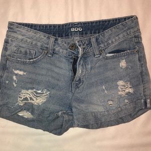 BDG RIPPED SHORTS